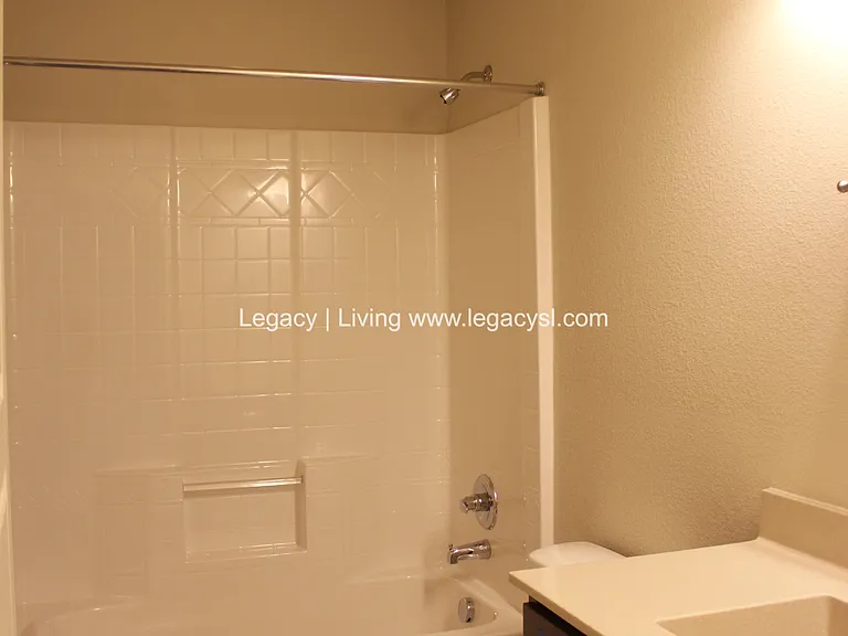 14734 S Urbana Ave — Photo 25