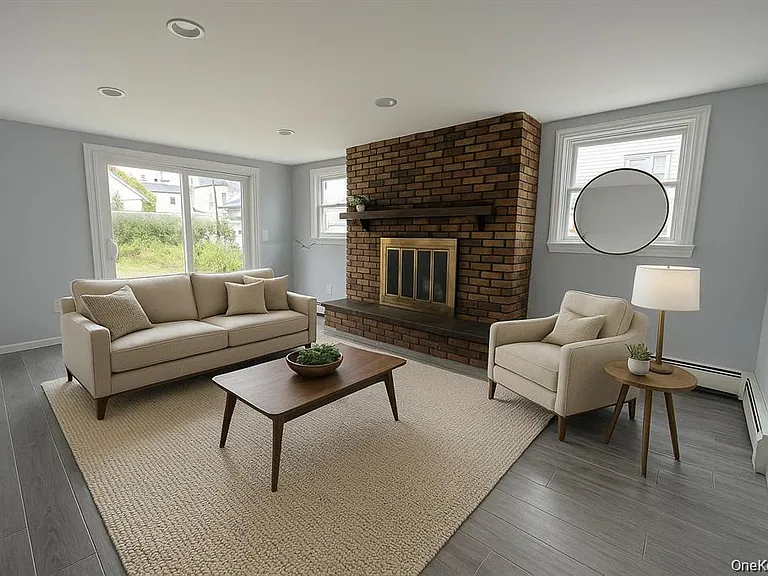 324 Buckingham Rd — Photo 3