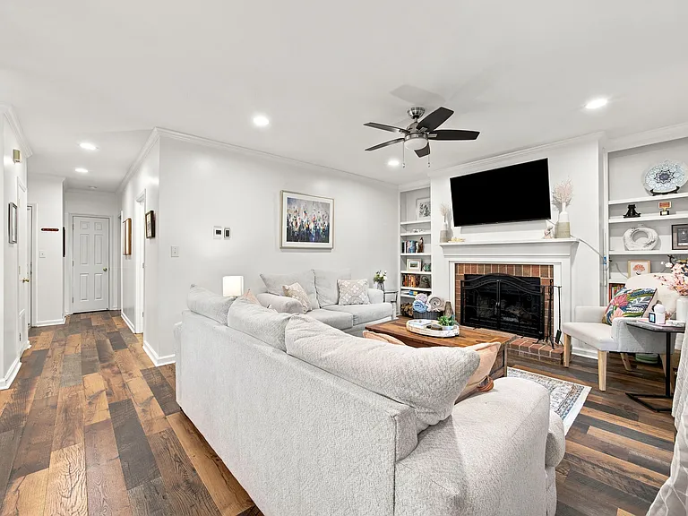 3200 Selwyn Farms Ln #1 — Photo 7