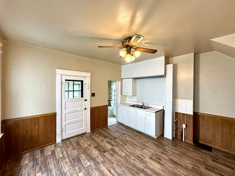 419 Bartram Ave — Photo 2