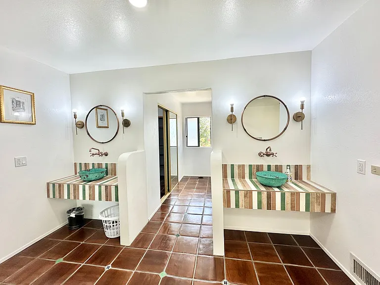 1650 Winterwarm Dr — Photo 32