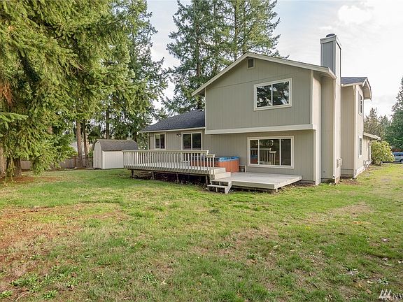 4th image of 11818 207th Ave E