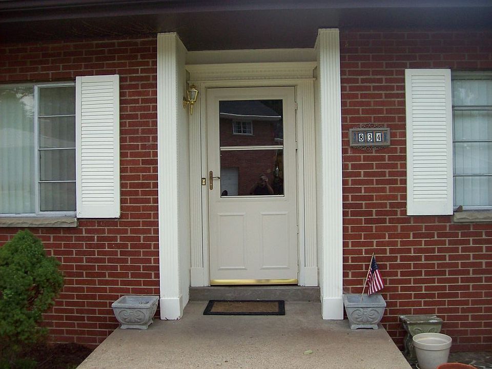 2nd image of 834 Beaumont Rd #1