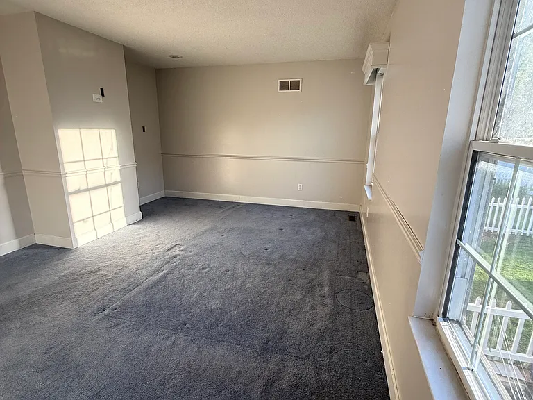 526 Buckley Rd — Photo 13