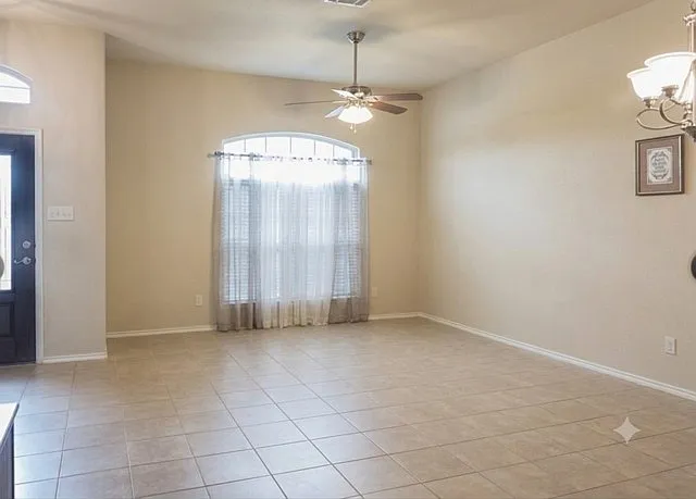 4 bed, 2850 sqft, $2,490 — Photo 4