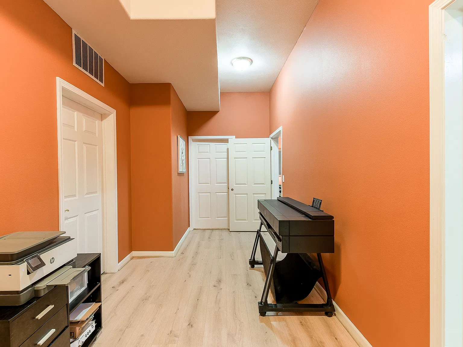 5 bed, 3080 sqft, $3,195 — Photo 2