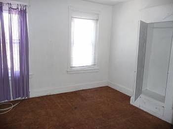 3rd image of 521 N Hobart St
