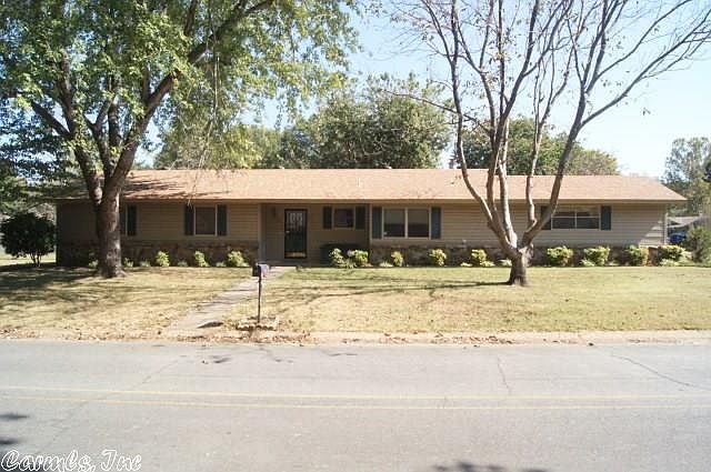 1st image of 17 Barksdale Dr