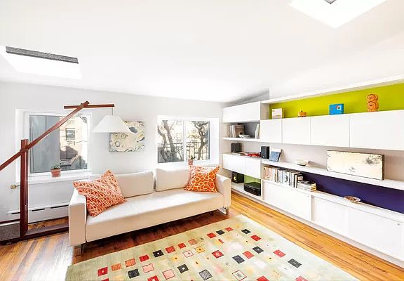 3rd image of 425 E 9th St APT 4A