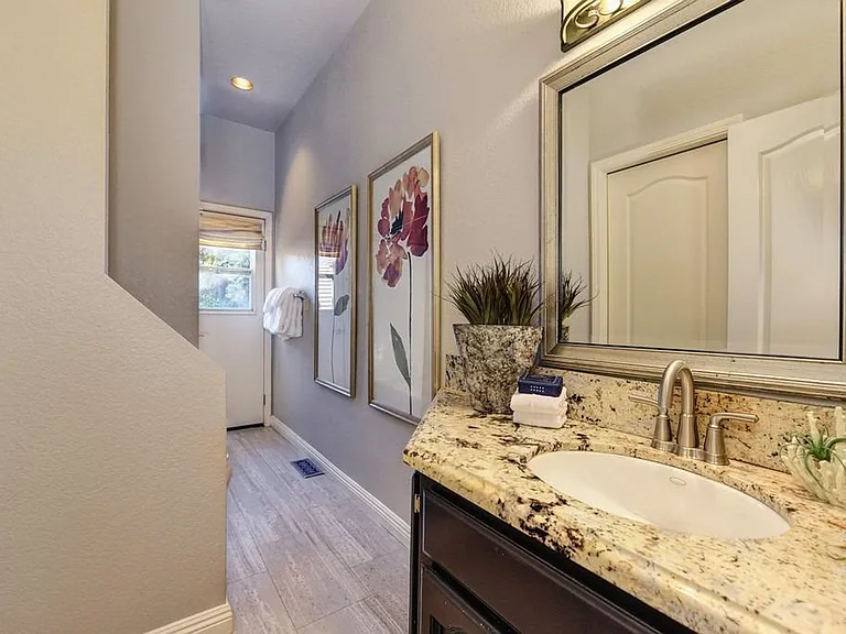 4650 Dorchester Ln — Photo 20