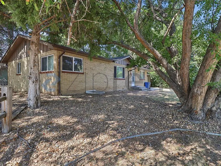 633 E Stuart St — Photo 2