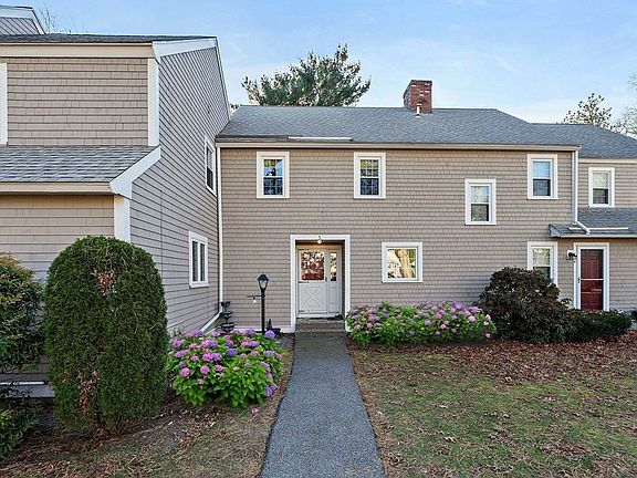 3rd image of 40 Megansett Dr Unit 3