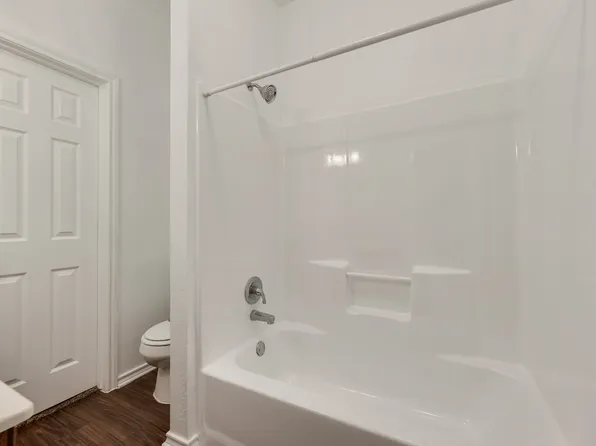303 Texas Dr, Lake Dallas, TX 75065