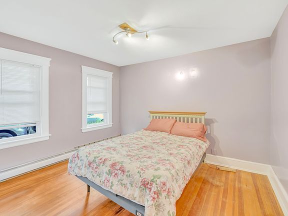5th image of 616 Willow St