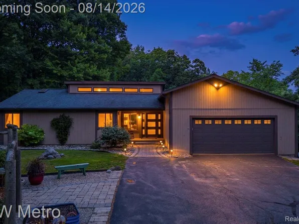 3050 Indian Lake Rd, Oxford, MI 48370