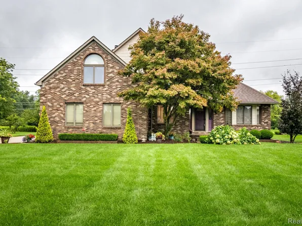 24602 Nottingham Dr, Novi, MI 48374
