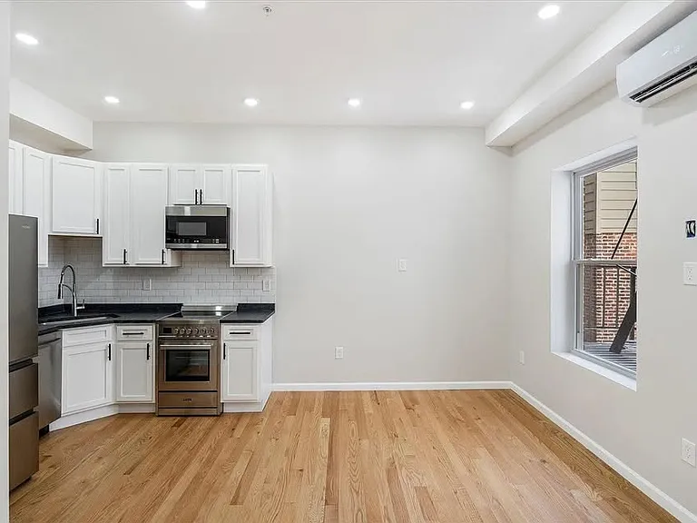 334 Saint Paul Pl #2 — Photo 3