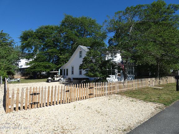 3rd image of 220 Garfield Avenue