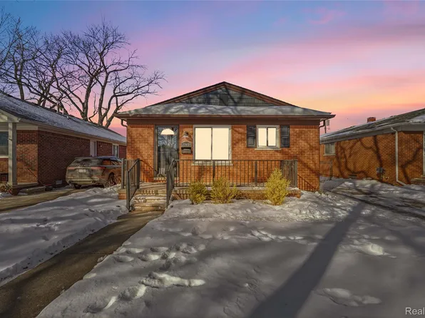 23401 Grove St, Saint Clair Shores, MI 48080