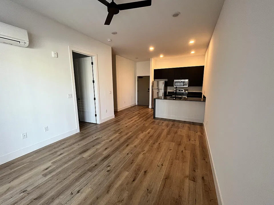 127 Ridge St #206