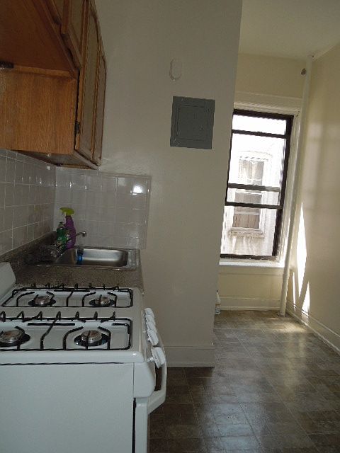 1st image of 674 Lincoln Pl #10