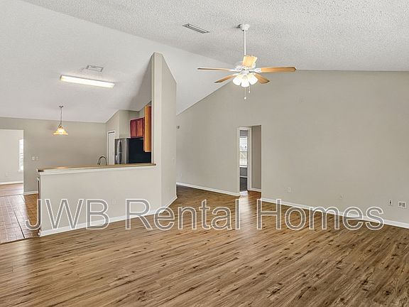 5th image of 14228 Crestwick Dr W