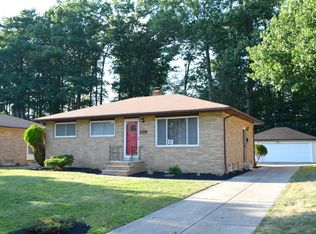 2124 Vinewood, Parma, OH 44134