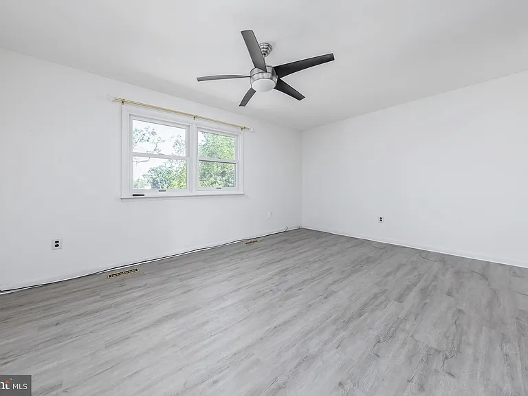 1445 Boxwood Dr — Photo 15