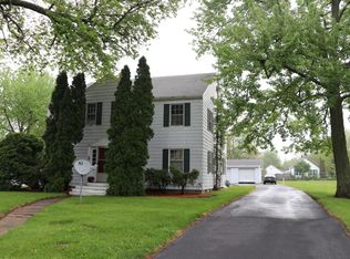 914 N Main St, Watervliet, MI 49098