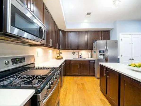 2408 Summit Avenue image 8 of 26