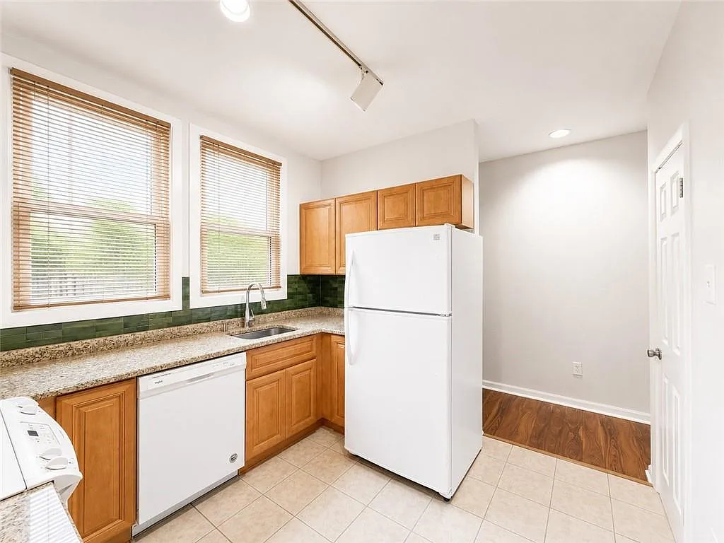 Slocum Street Condos — Photo 4