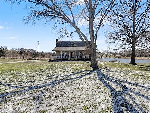 2nd image of 16015 Leavenworth Rd