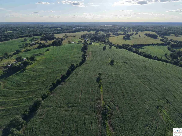 2937 Pyrmont Rd, Stover, MO 65078