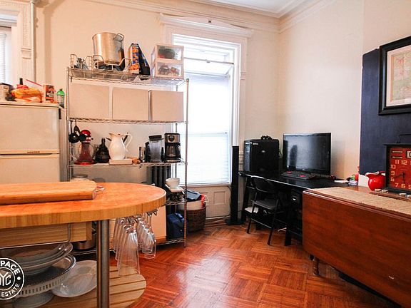 3rd image of 372 Bainbridge St #2A