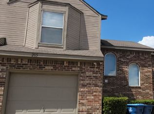 205 Saint Moritz Ct #1, Desoto, TX 75115
