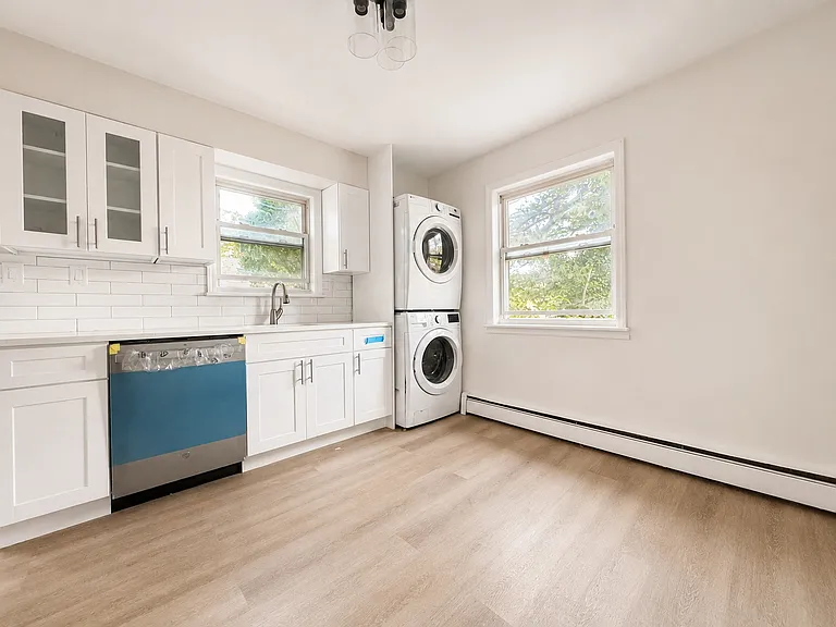 2 Arbor Pl #1 — Photo 4