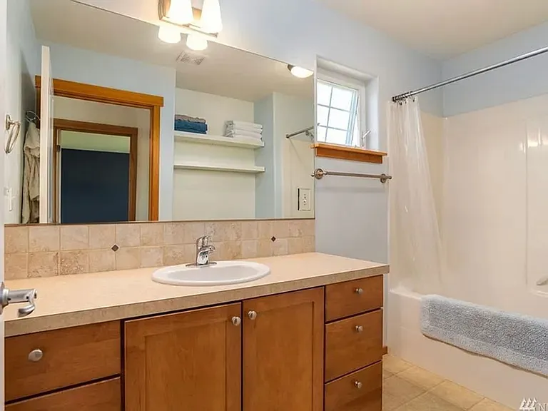 1119 N Waugh Rd — Photo 14