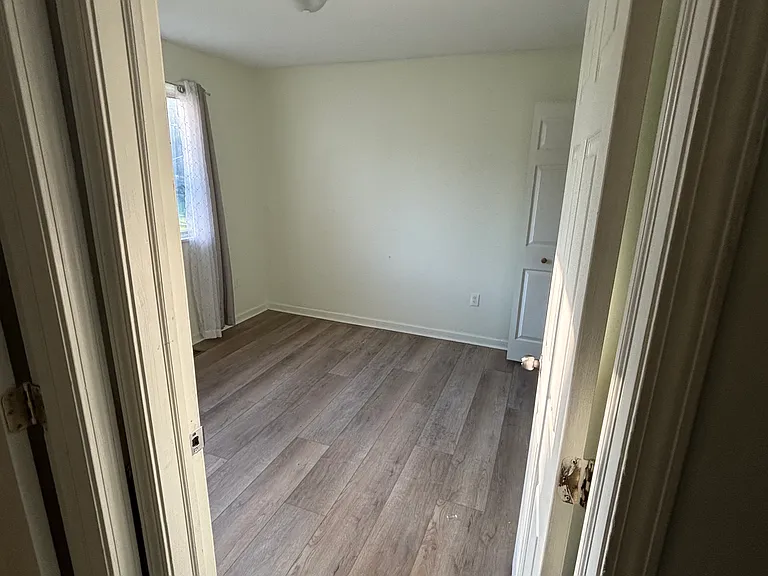 25111 Pearl St — Photo 4