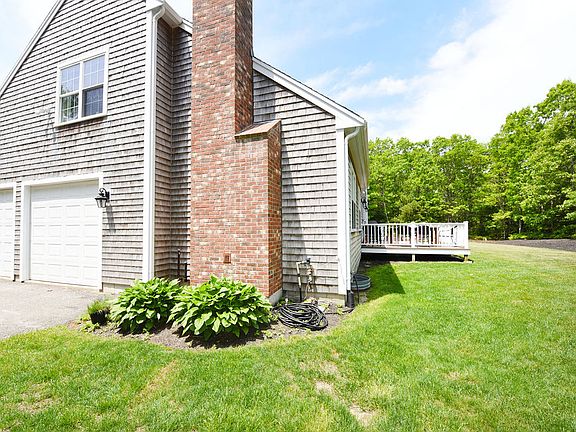 4th image of 44 Orchard Hill Dr