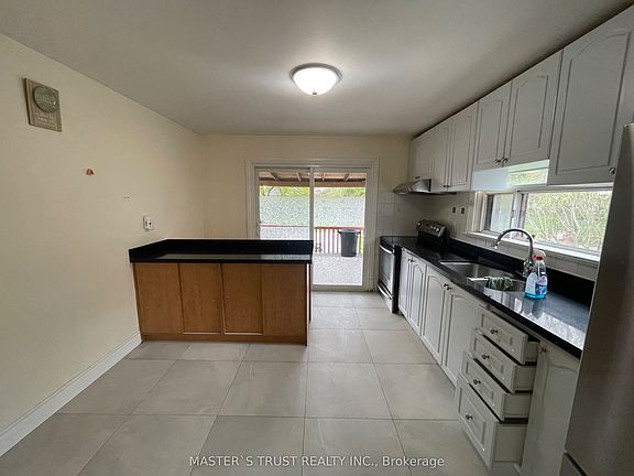 2nd image of 10 Heather Rd