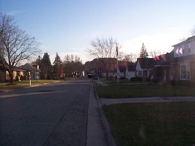 2nd image of 2305 Maple St