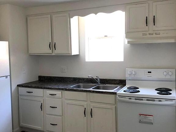3rd image of 221 W End Ave