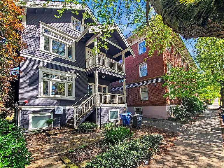 1014 E Denny Way #B — Photo 2