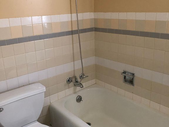 5th image of 213 Ottawa St