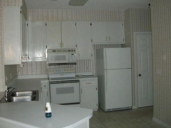 4th image of 611 Antler Dr