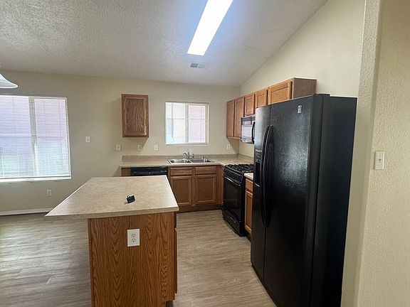 4th image of 800 Purple Aster Ave SW