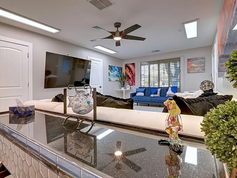 121 W Balboa Dr — Photo 23