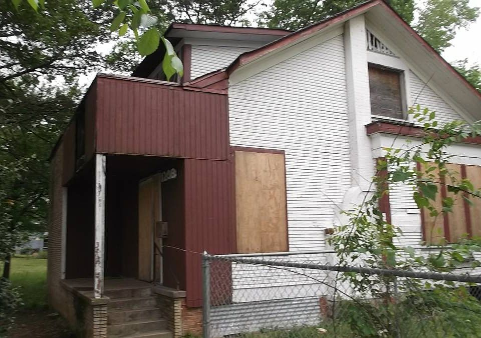 2nd image of 1208 Gilbert Dr