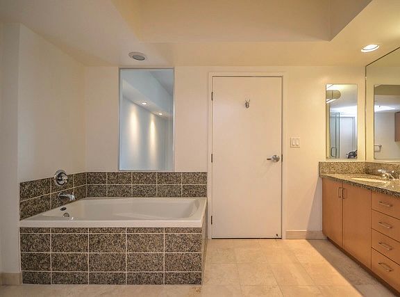 4th image of 13700 Marina Pointe Dr Unit 509
