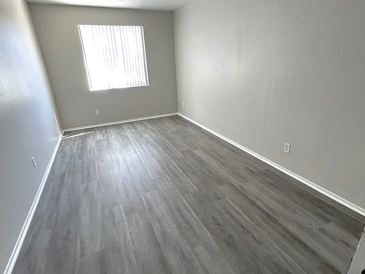 5 bed, 2183 sqft, $2,700 — Photo 3